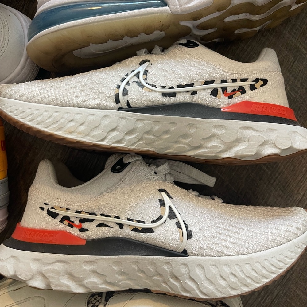 nike flyknit react run white with red and leopard